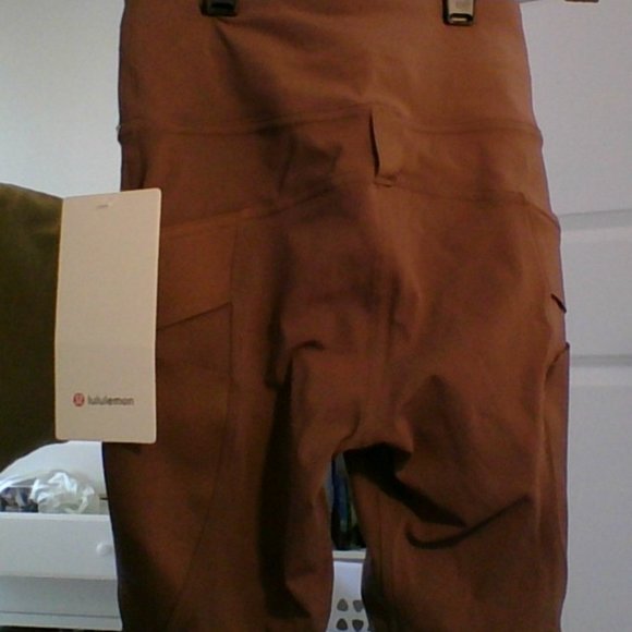 Cargo SHR Hiking Short 8" (Color is the exact same as model picture) LULULEMON - Picture 3 of 5